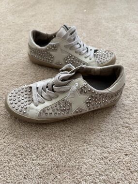 ShuShop Rockstar Sneakers Light Grey all-over metallic studs Size 6.5 star logo